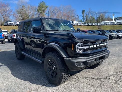 New 2026 Ford Bronco Outer Banks w/ Sasquatch Package image 2