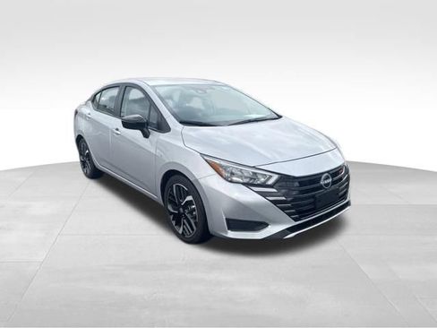 Used 2024 Nissan Versa SR FWD image 7