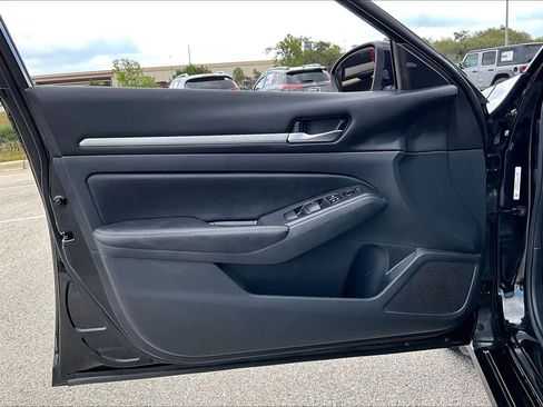 Used 2022 Nissan Altima 2.5 SV image 22