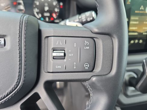 Certified 2025 Land Rover Defender 110 V8 AWD/4WD image 17