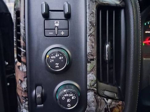 Used 2016 Chevrolet Silverado 1500 LTZ Z71 w/ Realtree Edition image 15