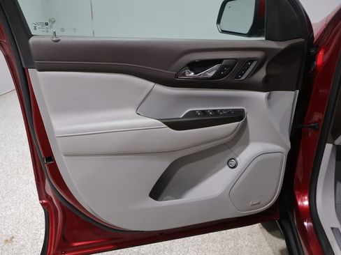 Used 2023 GMC Acadia SLT w/ Technology Package image 14