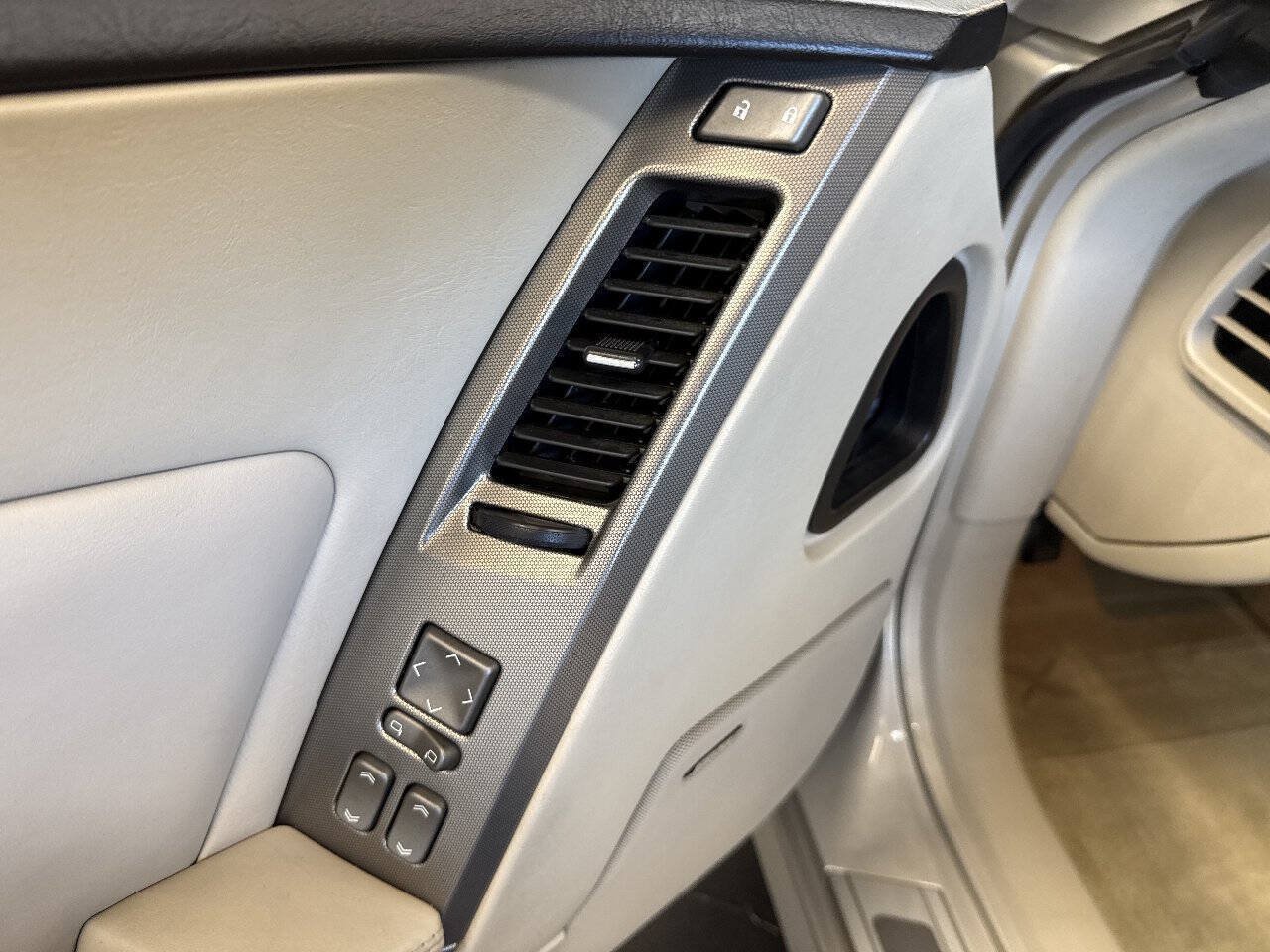 Used 2006 Cadillac XLR RWD image 64