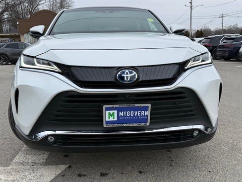 Used 2023 Toyota Venza Limited image 3