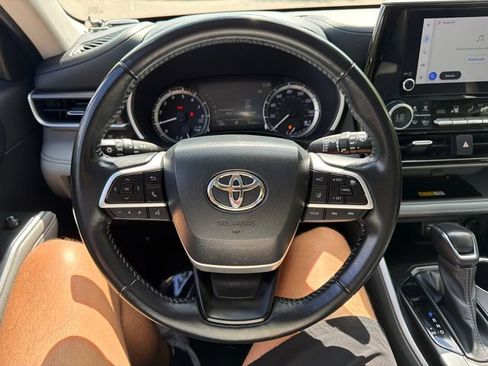 Used 2023 Toyota Highlander AWD image 29