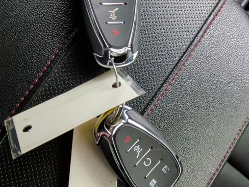 Used 2022 Chevrolet Traverse RS image 53