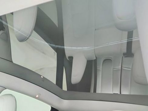Used 2021 Tesla Model Y Long Range image 57