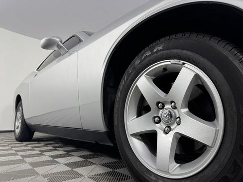 Used 2010 Dodge Challenger SE RWD image 30