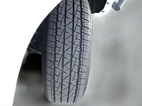 Certified 2023 Toyota Tacoma SR5 AWD/4WD image 4