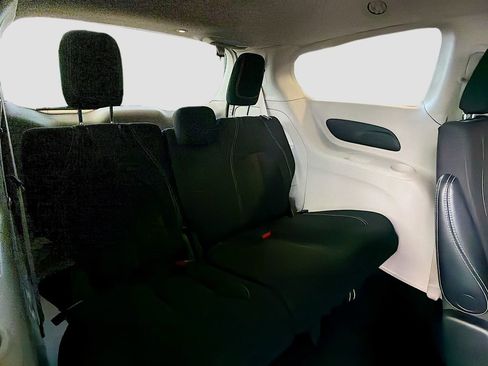 Used 2023 Chrysler Voyager LX image 26