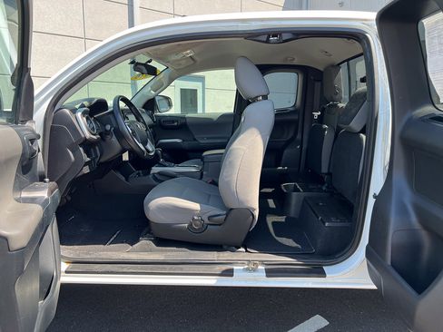 Used 2016 Toyota Tacoma SR5 RWD image 20