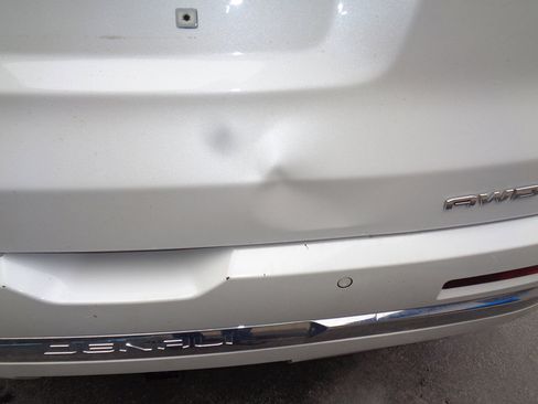 Used 2020 GMC Acadia Denali w/ Trailering Package image 2