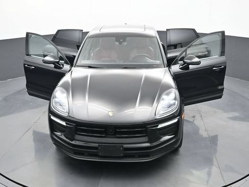 Certified 2023 Porsche Macan S AWD/4WD image 29