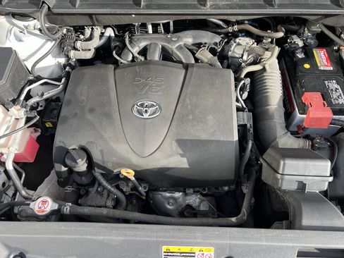 Used 2020 Toyota Highlander L image 28