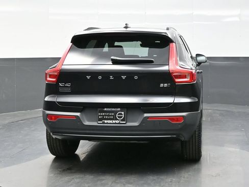 Used 2025 Volvo XC40 B5 Plus image 6
