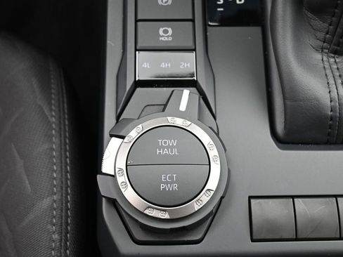 Certified 2025 Toyota Tacoma SR5 AWD/4WD image 25