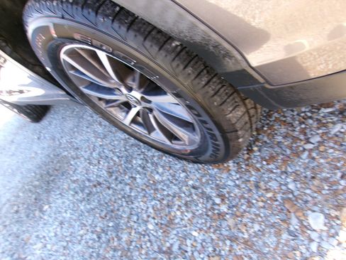 Used 2019 Toyota Highlander XLE image 4