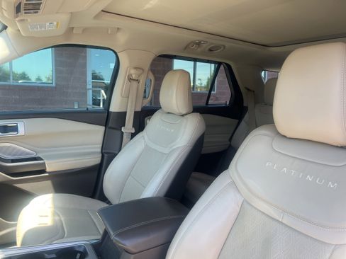 Used 2020 Ford Explorer Platinum w/ Premium Technology Package AWD/4WD image 10