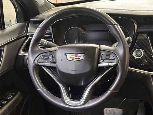 Used 2025 Cadillac XT6 Premium Luxury image 17