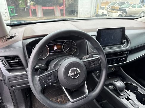 Used 2023 Nissan Rogue S AWD/4WD image 10