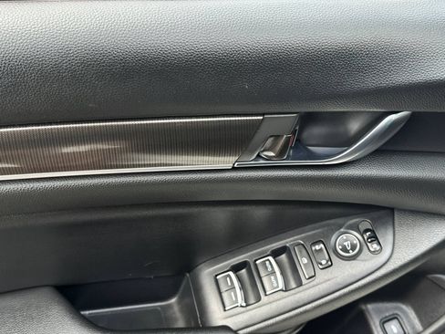 Used 2019 Honda Accord Sport image 11