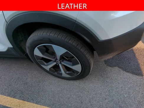Used 2024 Volvo XC40 B5 Plus AWD/4WD image 5
