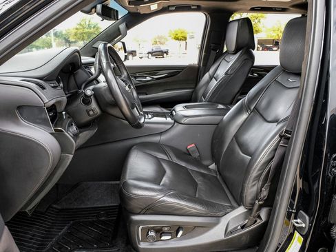 Used 2019 Cadillac Escalade ESV Platinum image 4