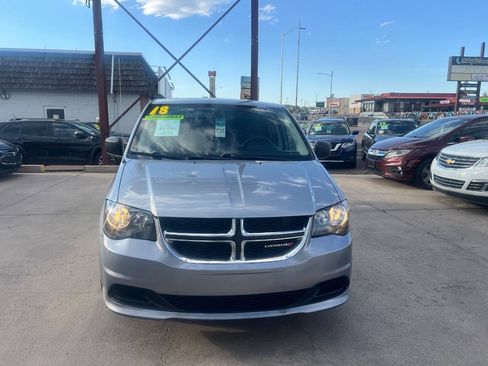 Used 2018 Dodge Grand Caravan SE w/ UConnect Hands-Free Group FWD image 2