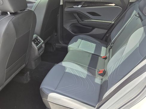 Certified 2026 Volkswagen Tiguan SE w/ Panoramic Sunroof Package FWD image 12