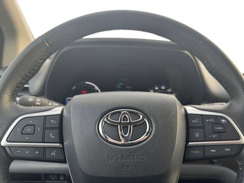 Used 2024 Toyota Sienna XLE image 20
