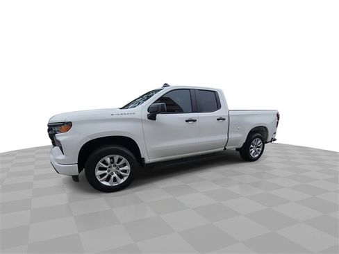 Used 2025 Chevrolet Silverado 1500 Custom image 4