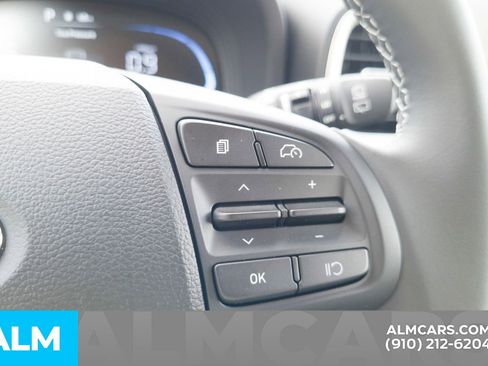 Used 2025 Hyundai Venue SEL image 27