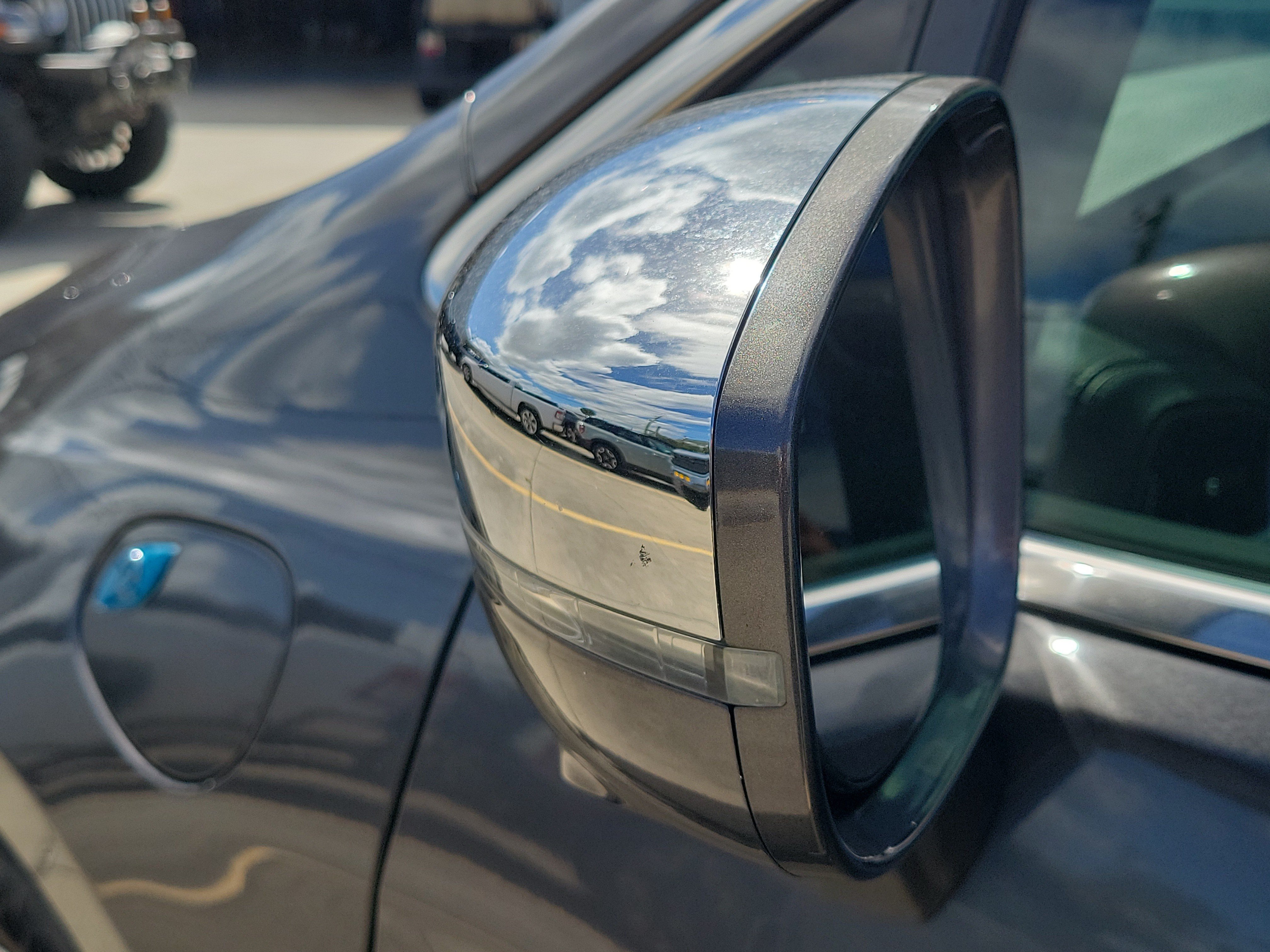 Used 2018 Chrysler Pacifica Limited w/ Advanced Safetytec Group FWD image 11