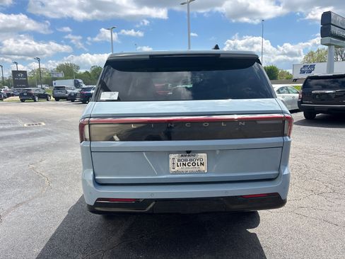 New 2026 Lincoln Navigator Reserve w/ Jet Appearance Package AWD/4WD image 6