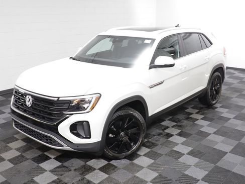 New 2026 Volkswagen Atlas Cross Sport SE image 2