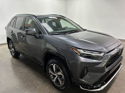 New 2025 Toyota RAV4 SE image 2