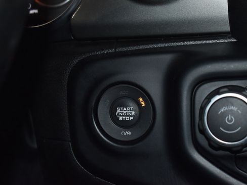 Used 2022 Jeep Wrangler Unlimited Sahara w/ Dual Top Group AWD/4WD image 23