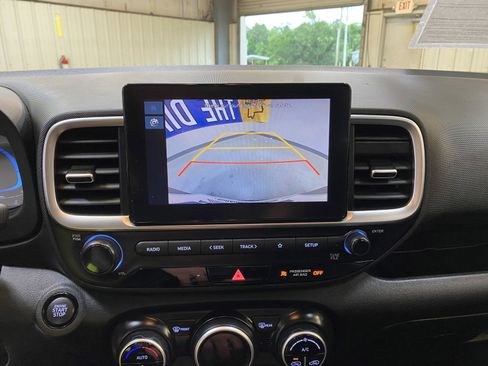 Used 2025 Hyundai Venue SEL FWD image 38