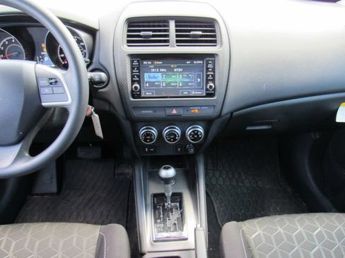 Used 2024 Mitsubishi Outlander Sport ES AWD/4WD image 17