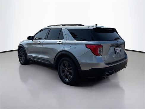 Used 2024 Ford Explorer XLT w/ Equipment Group 202A image 5