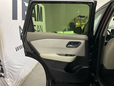 Used 2023 Nissan Rogue SV image 24