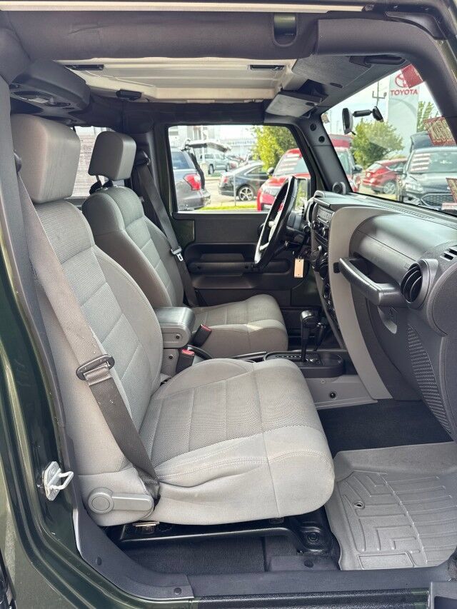 Used 2007 Jeep Wrangler Unlimited Sahara AWD/4WD image 18