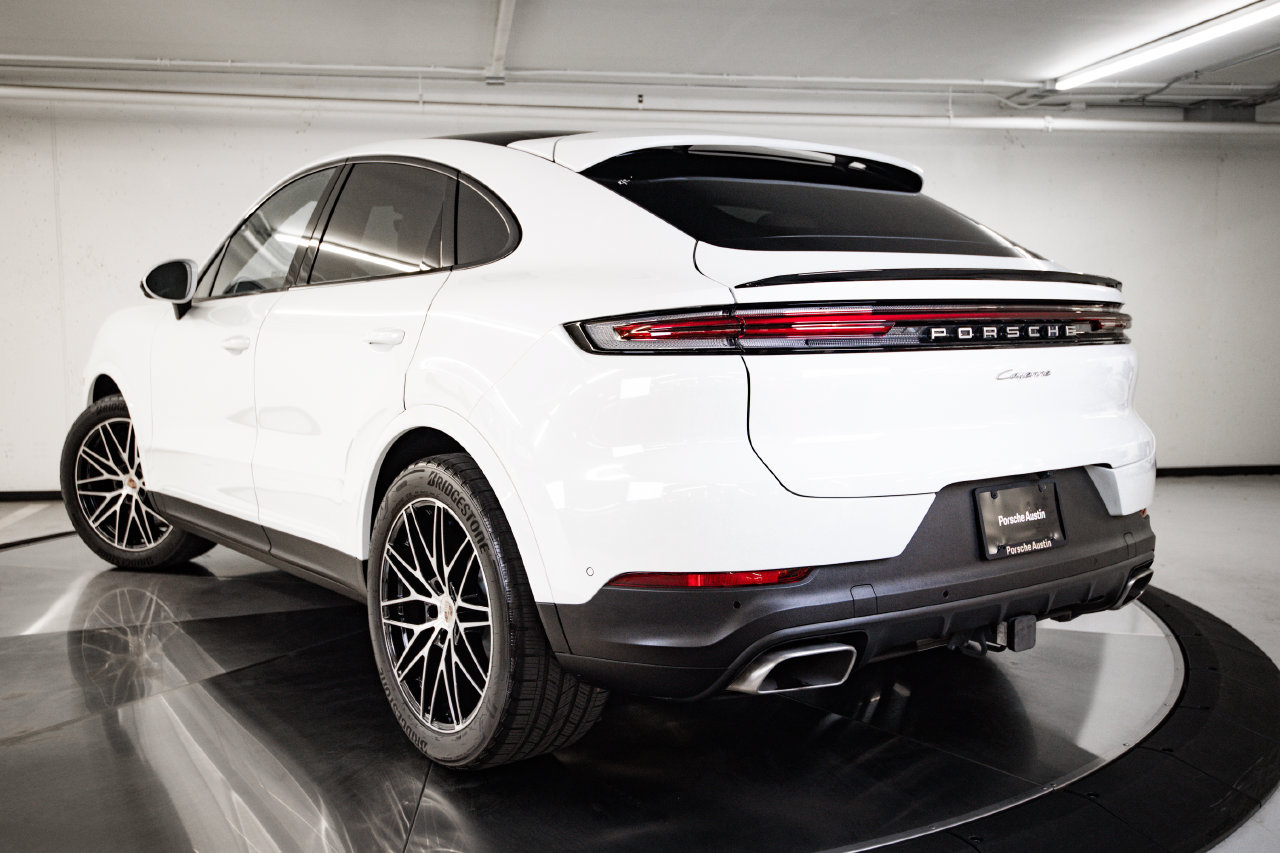 Certified 2025 Porsche Cayenne Coupe AWD/4WD image 3