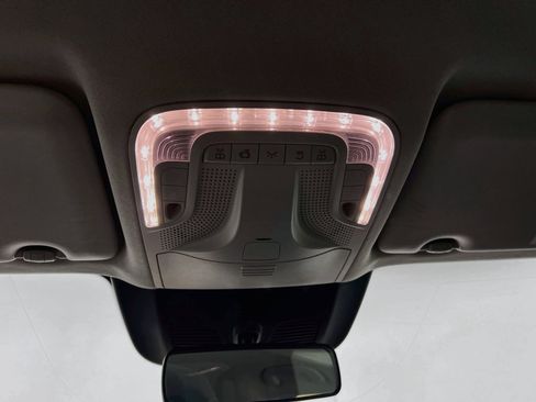 Used 2018 Mercedes-Benz Metris Passenger image 21