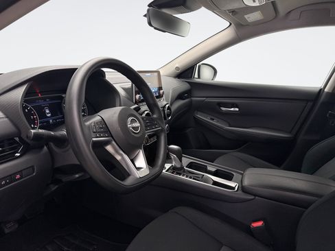 Used 2025 Nissan Sentra SV w/ Trunk Package FWD image 9