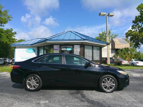 Used 2017 Toyota Camry SE FWD image 8
