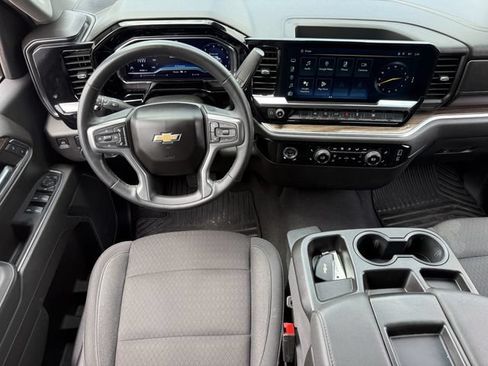 Used 2024 Chevrolet Silverado 1500 LT RWD image 13