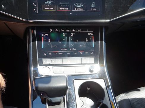 Used 2019 Audi Q8 Premium Plus w/ Premium Plus AWD/4WD image 30