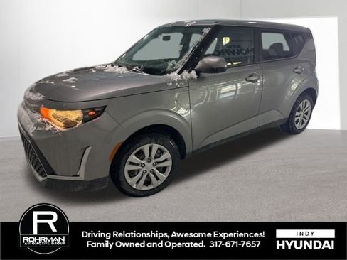 Used 2025 Kia Soul LX image 1