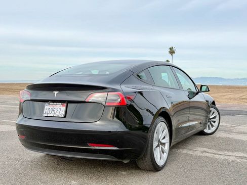 Used 2023 Tesla Model 3 Standard Range RWD image 4